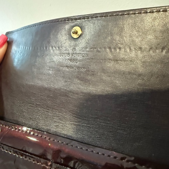 💎Louis Vuitton Vernis Sarah Wallet
Amarante Burgundy Excellent Condition - Picture 8 of 8